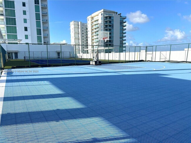 Building Photo - 7928 East Dr