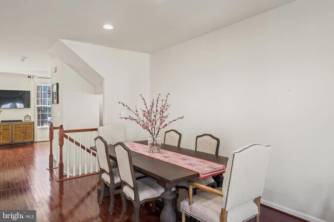 Building Photo - 42642 Burbank Terrace