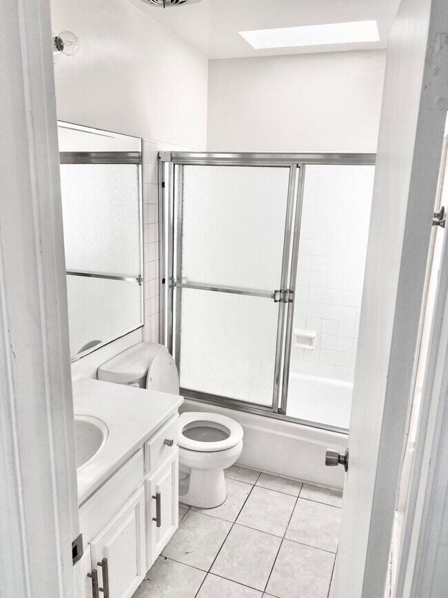 Building Photo - 5869 Dauphin Ave