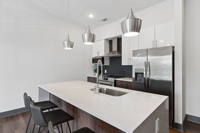 Building Photo - 112 Rogers St NE