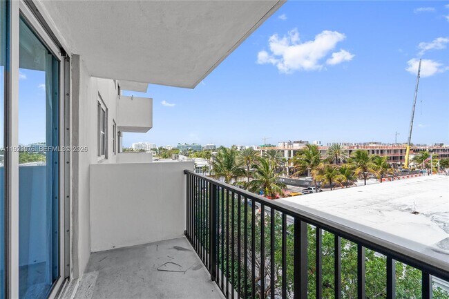 Building Photo - 9273 Collins Ave