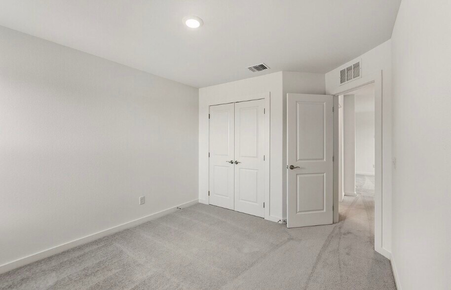 Building Photo - 480 Tailwind Dr