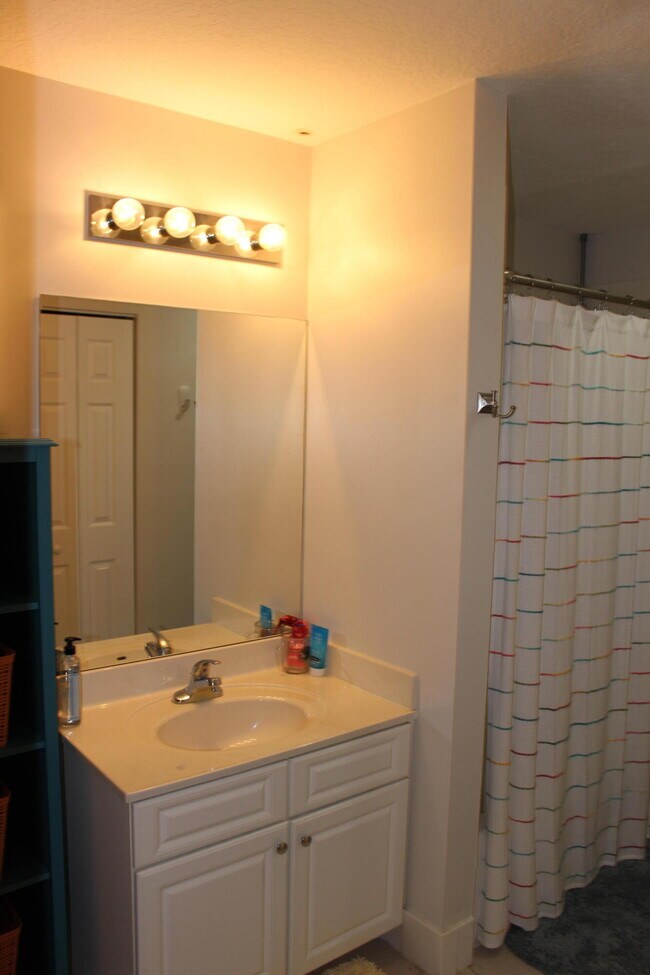 Building Photo - 1150 Town Center Dr