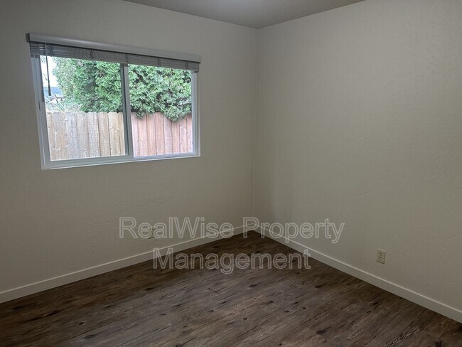 Building Photo - 1326 Dowell Rd