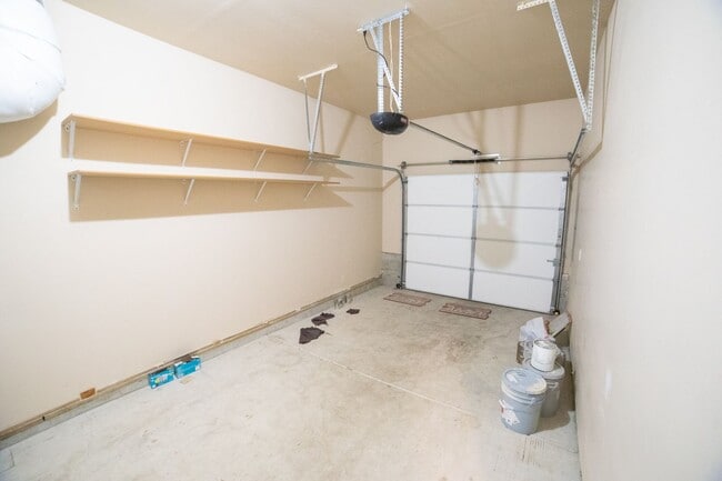 Building Photo - Newer Construction Townhome in Canby