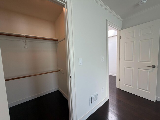 Building Photo - Luxury Pacific Heights 3BD/2.5BA with Private Rooftop Deck