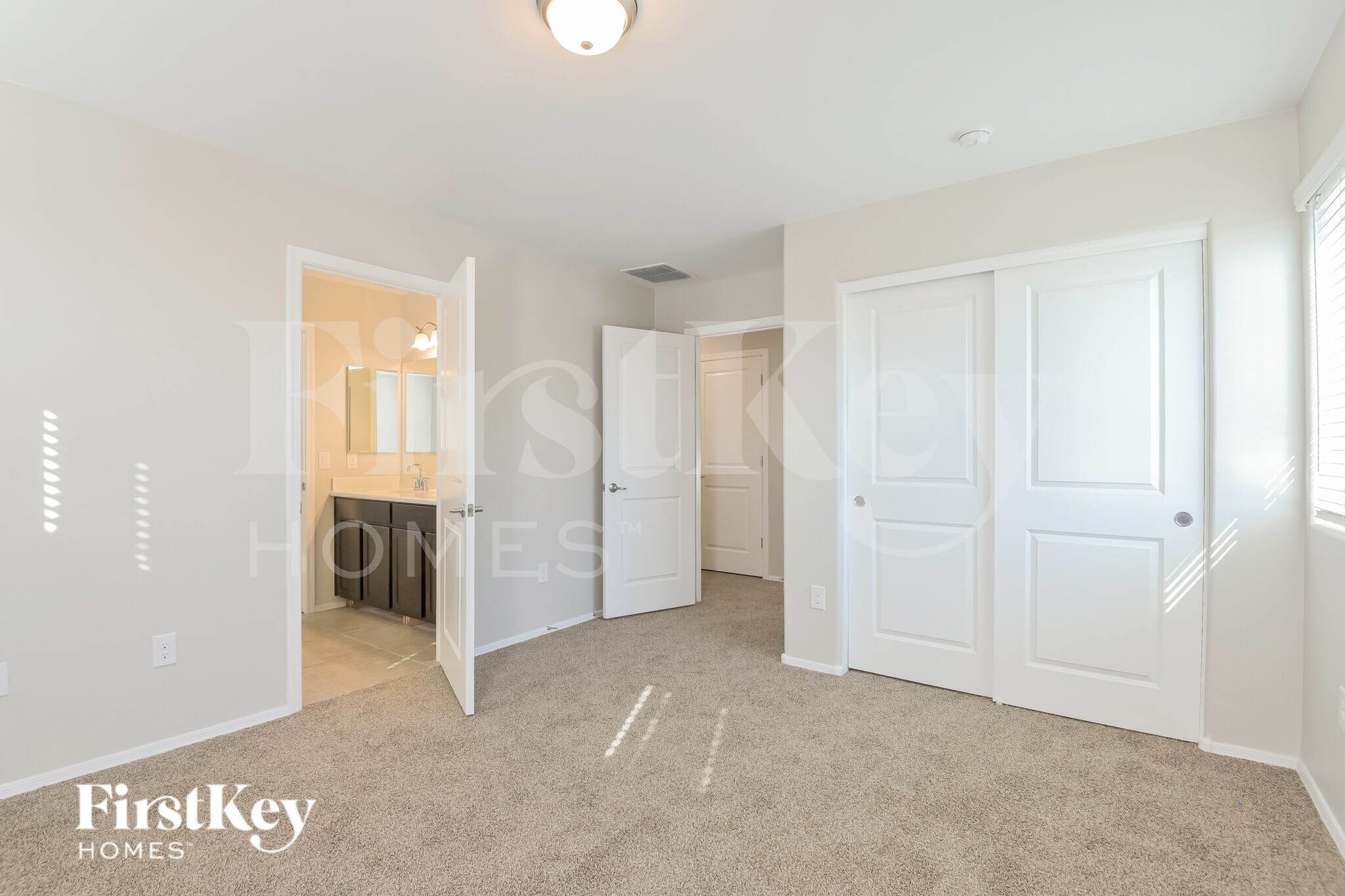 Building Photo - 2851 N Fair Oaks Ave