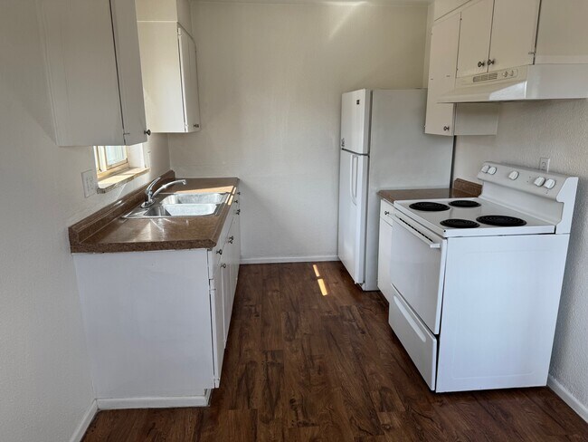 Building Photo - Moline Apartments