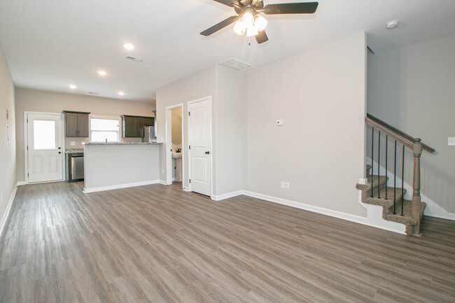 Building Photo - 1115 Hillwood Dr