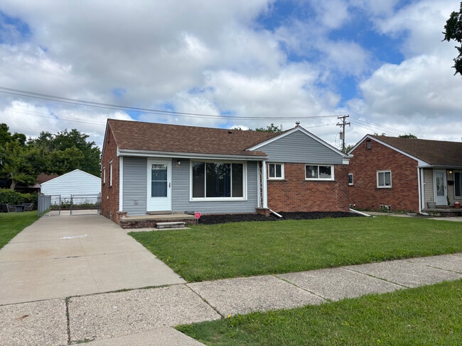 Building Photo - 3170 Southfield Rd