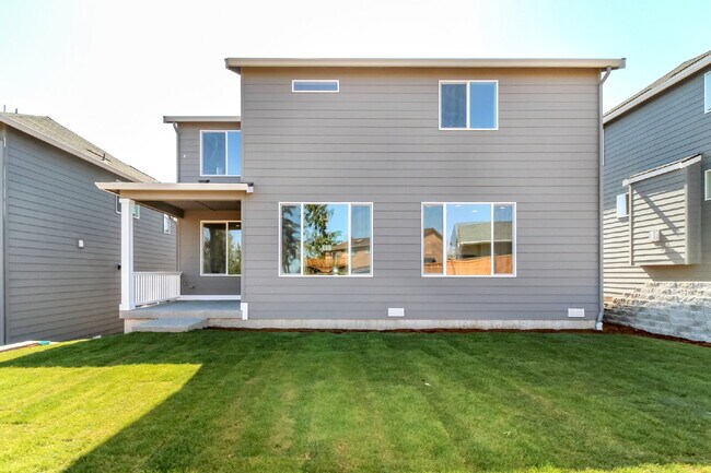 Building Photo - Scenic Auburn Living with Modern Comfort & Easy Seattle/Tacoma Access