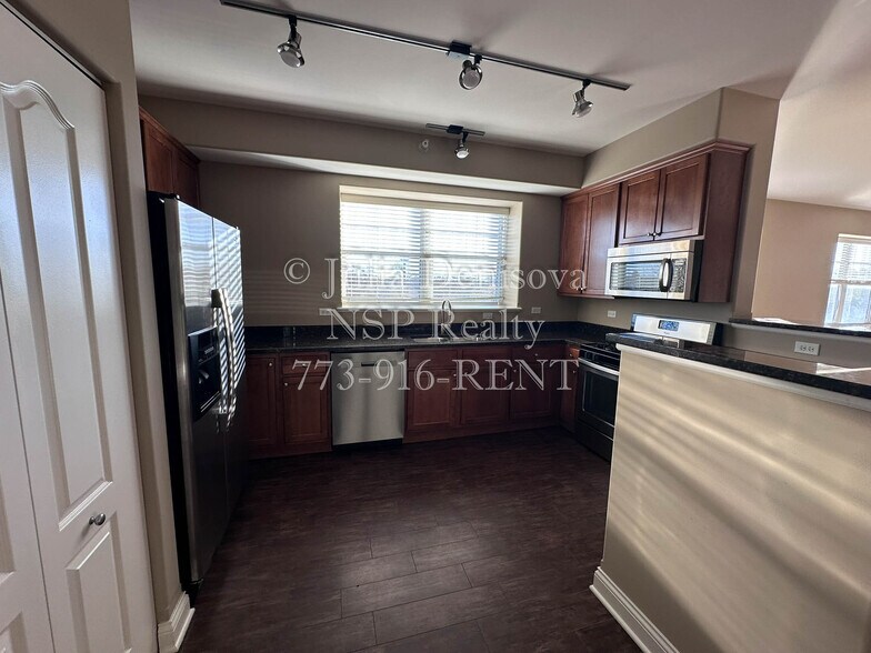 Building Photo - 1 Itasca Pl