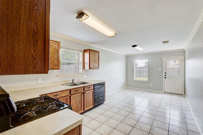 Building Photo - 6607 Springfield Garden Ln