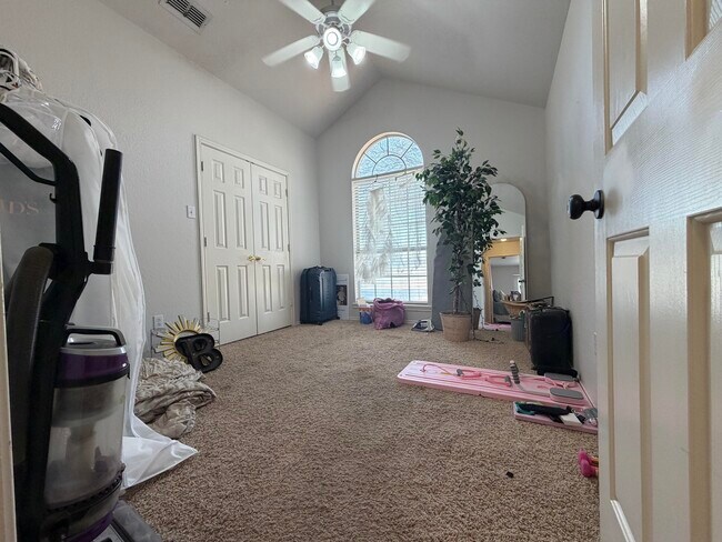 Building Photo - 1021 Kirby Ave