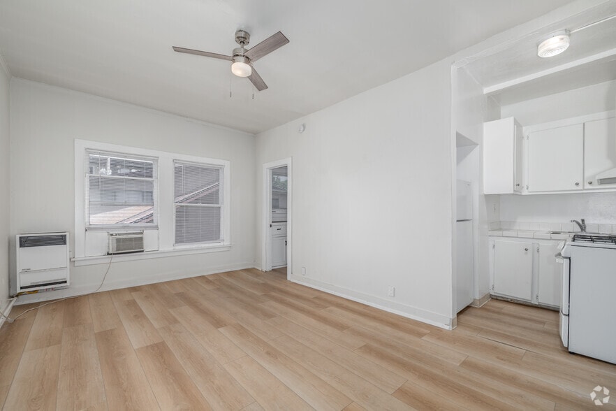 Studio - 300SF - Living Room - 919 S. Manhattan Pl