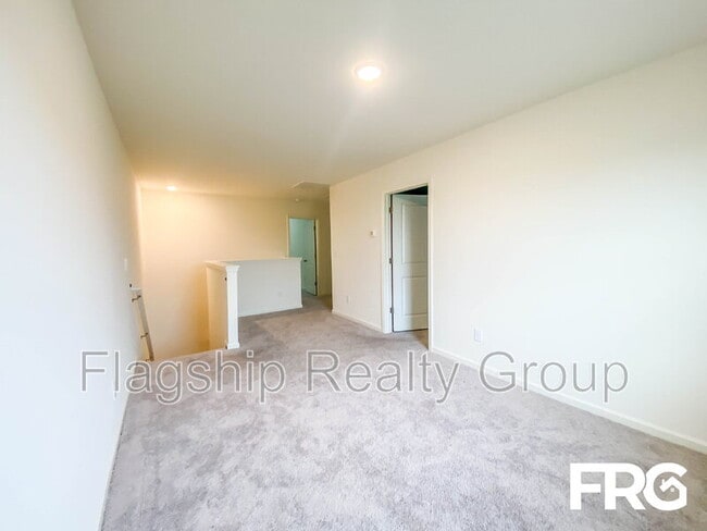 Building Photo - 300 Kenison Way