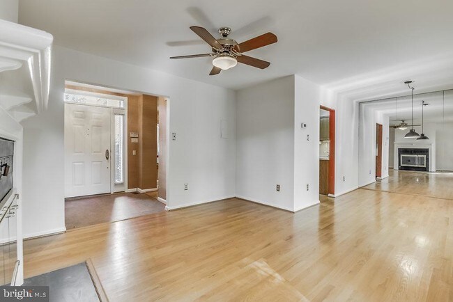 Building Photo - 1809 N Uhle St