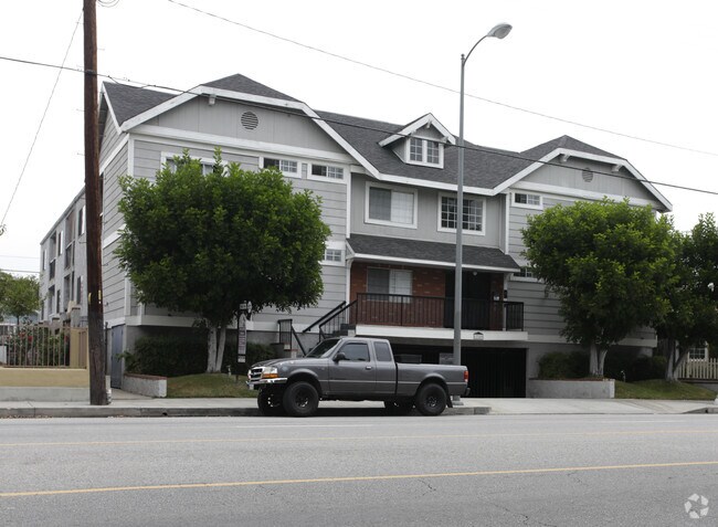 Primary Photo - 12249 Oxnard St