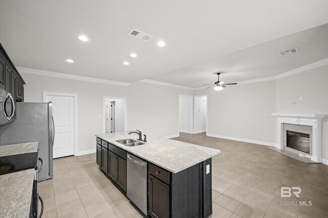 Building Photo - 421 Silage Dr