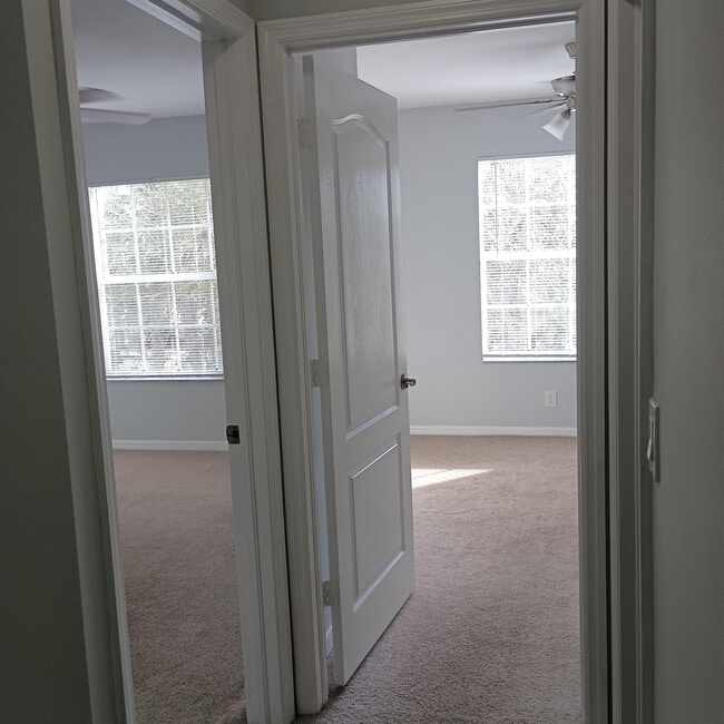 Building Photo - 2410 SE Santos Dr