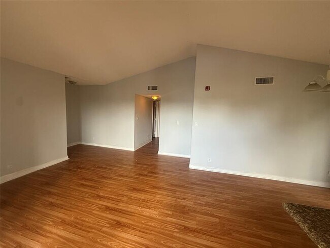 Building Photo - 7620 Westwood Dr