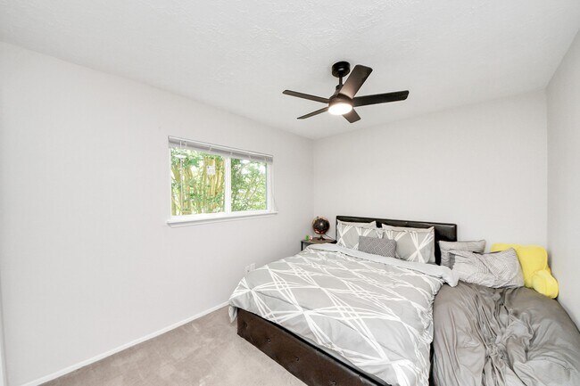 Building Photo - 1902 Kings Arms Way