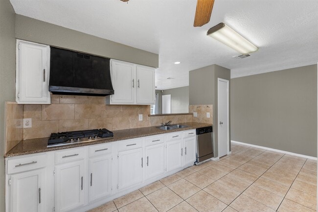 Building Photo - 10954 Pigeonwood Dr