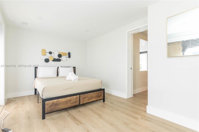 Building Photo - 2360 SW 12th St