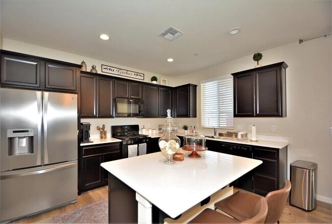 Building Photo - 6856 E Geary St