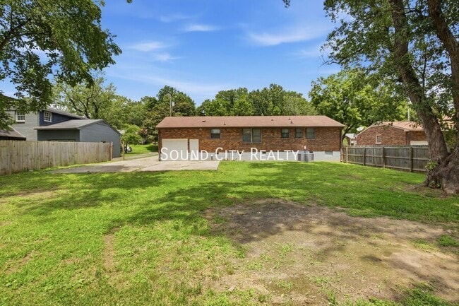 Building Photo - 309 Cathy Jo Dr