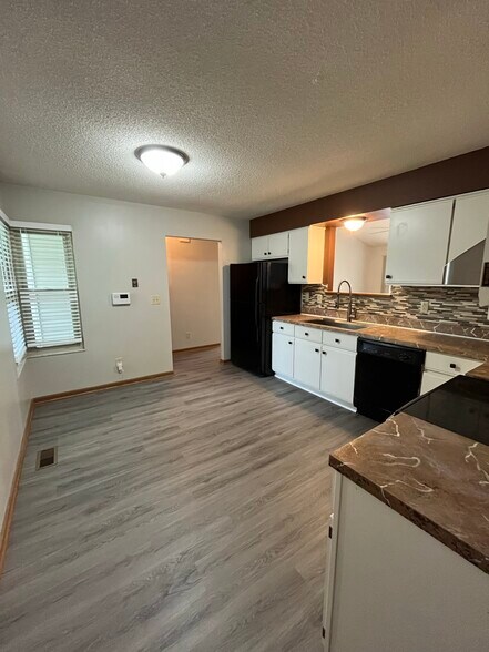 Building Photo - 5787 Nike Dr