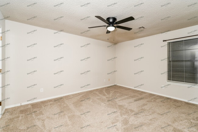 Building Photo - 108 W South Park St