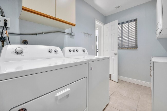 Building Photo - 101 SE 13th St