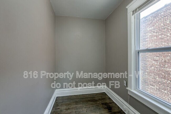 Building Photo - 800 E 33rd St