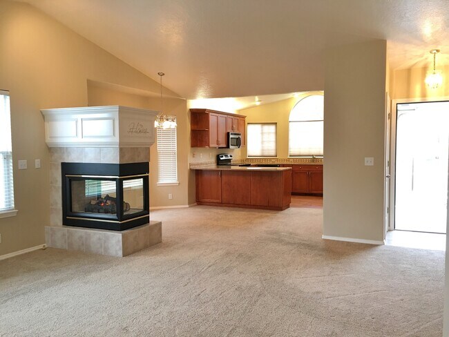 Building Photo - Beautiful 3 bed 2 bath home in a quiet cul-d-sack in downtown Eagle off Palmetto Ave