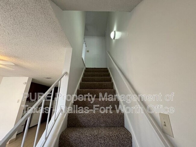 Building Photo - 901 S Mesquite St