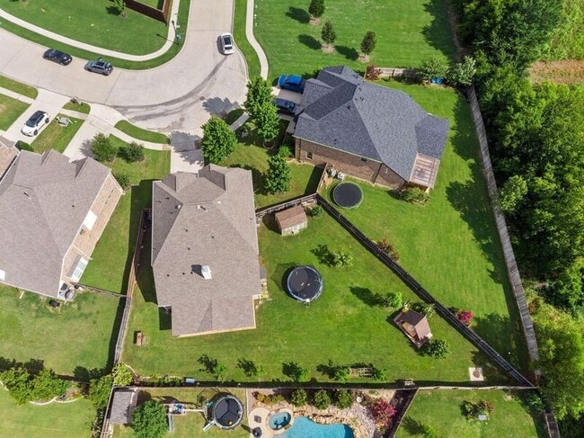 Building Photo - 5601 Fremont Dr
