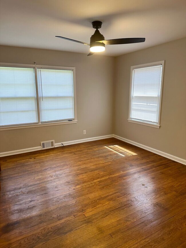 Building Photo - Perfect Home Near MSU and Mercy Hospital