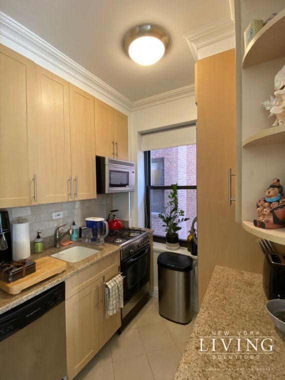 Building Photo - West Village Charming studio apartment in ...