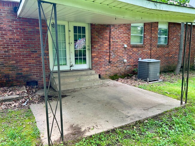 Building Photo - For Rent - 3 Bedroom 1 Bath