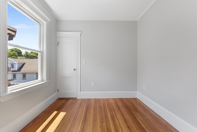 Building Photo - 64 Bakersfield St