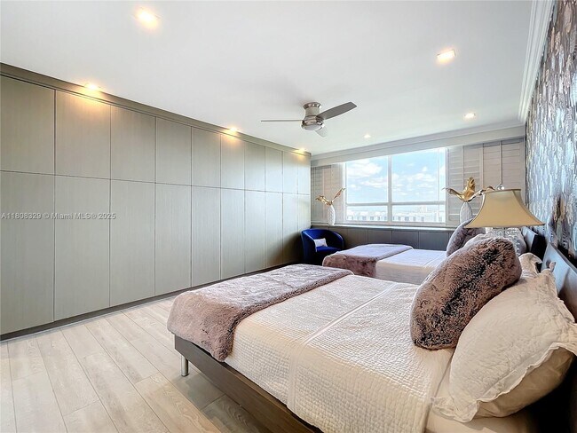 Building Photo - 11113 Biscayne Blvd