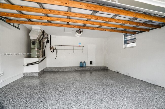 Building Photo - 2611 Oakbrook Ln