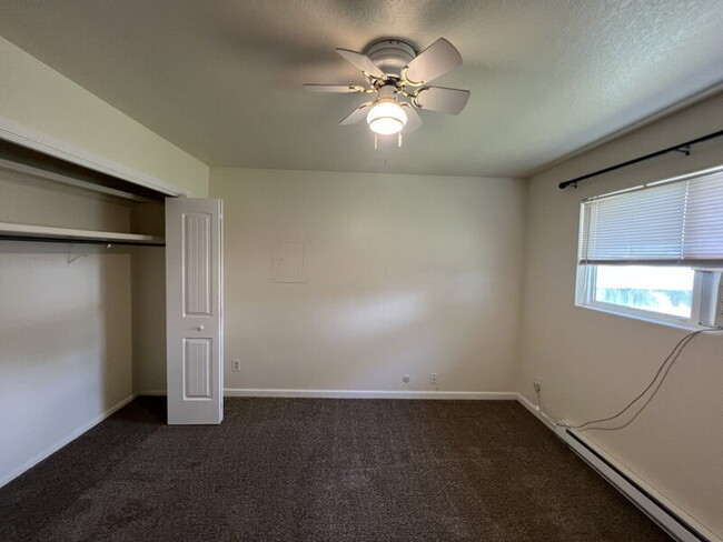Building Photo - 1826 N Crestmont Dr