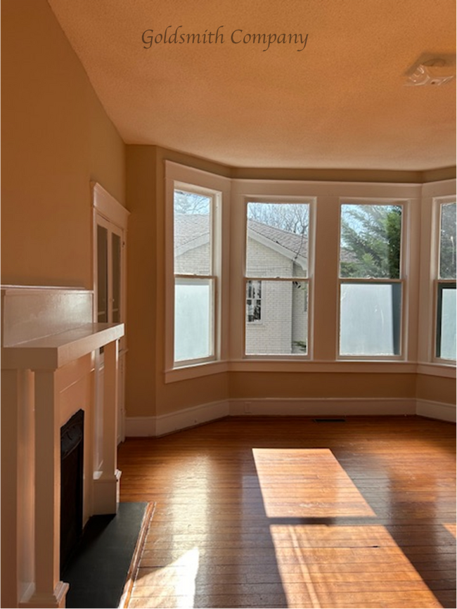 Building Photo - 224 E. Park Avenue # 1