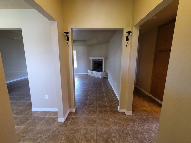 Building Photo - 4520 Sandstone Dr