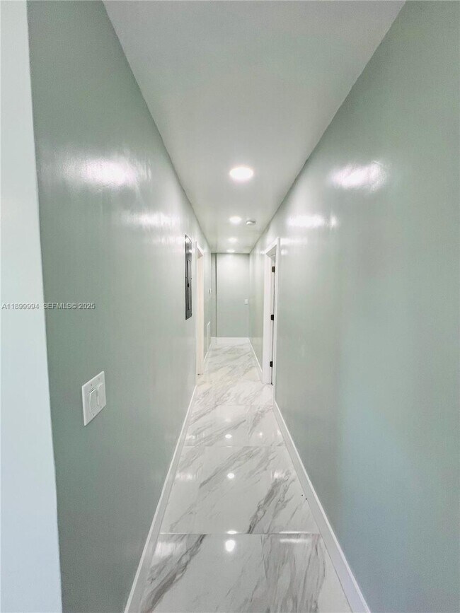 Building Photo - 10370 SW 174th Terrace