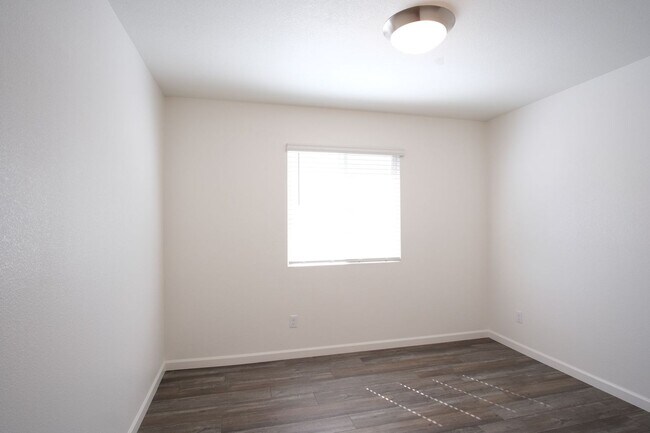 Building Photo - Move-in ready! Stunning 4-bedroom, 3-bathroom home located in the vibrant city of Manteca, CA.