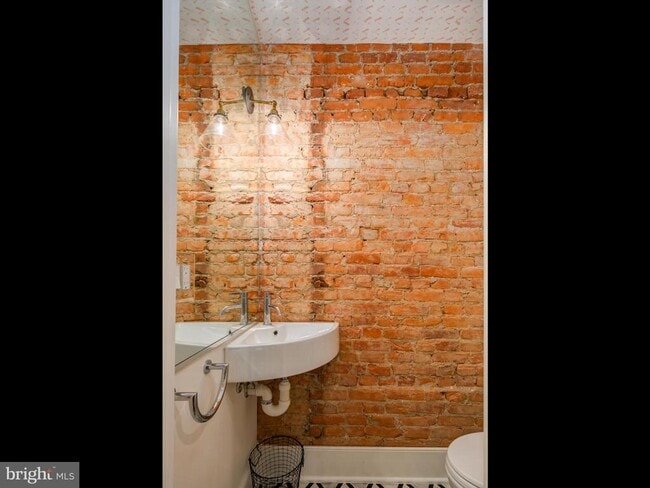 Building Photo - 1450 T St NW