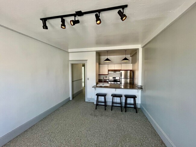 Primary Photo - Luxurious Condo Living in Prime Cow Hollow...